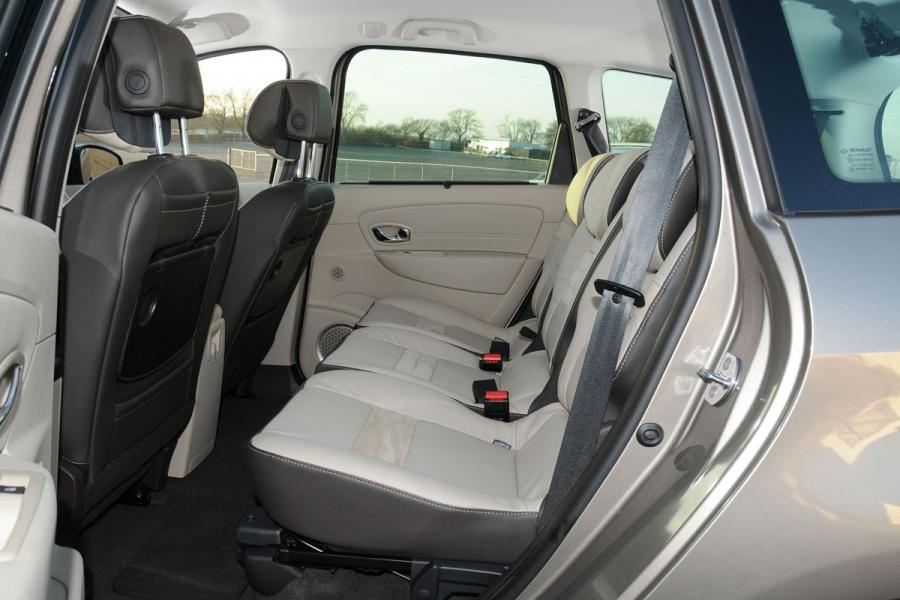 Интерьер Renault Grand Scenic 2012 года  (UK) (фото 13 из 17)